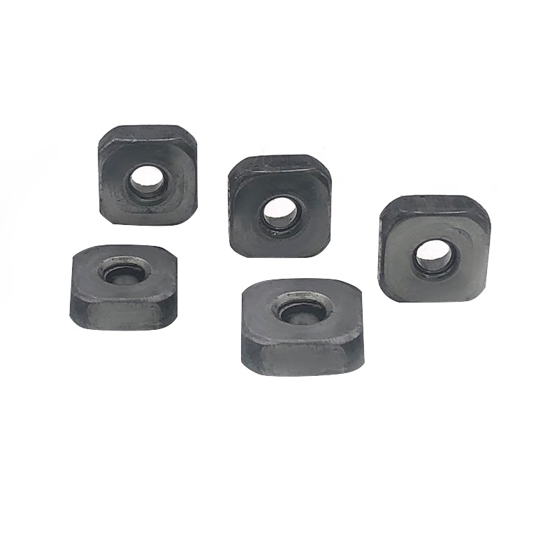 Niet -standaard aanpassing vierkante moer onregelmatig gevormde moer